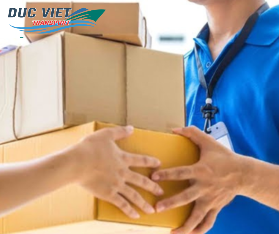 So sánh giữa chuyển phát nhanh và chuyển phát tiết kiệm