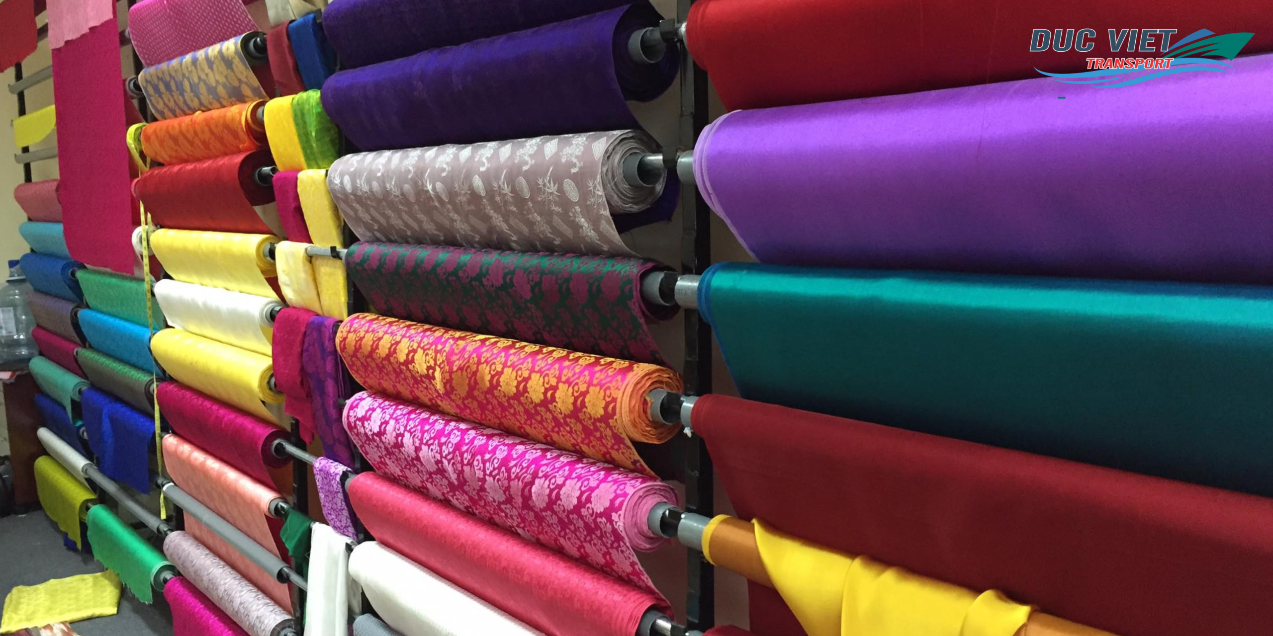 Gửi Lụa Tơ Tằm Việt Sang Đức – Mềm Mại, Thanh Lịch, Gắn Kết Văn Hóa Việt Nam